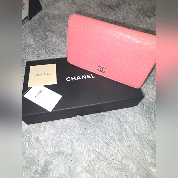 Chanel Camilla Flower Pink 💗 Long Wallet (EUC)(SEE PICS)(COMES WITH TAGS & BOX) - Picture 1 of 12